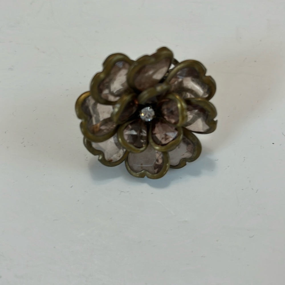Vintage flower petal ring stretchy band center rhinestone costume jewelry fun